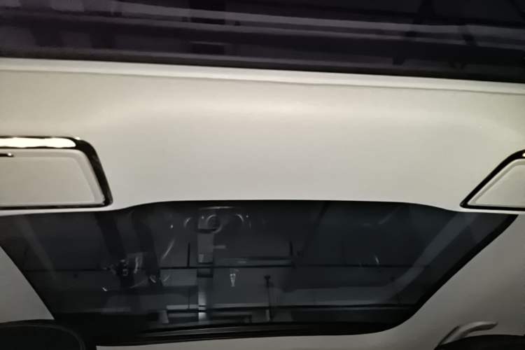 Used Mercedes-Benz E-Class 2017 E 300 L Sport Luxury Edition Headliner
