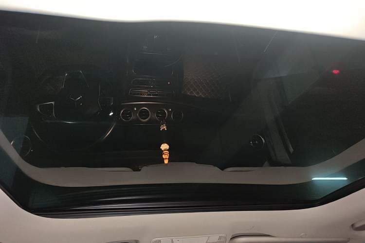 Used Mercedes-Benz E-Class 2017 E 300 L Sport Luxury Edition Headliner