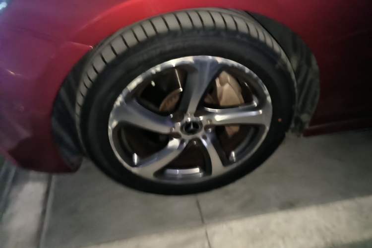 Used Mercedes-Benz E-Class 2017 E 300 L Sport Luxury Edition Left Front Wheel Hub