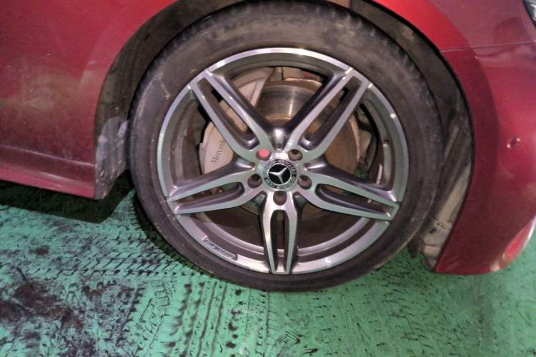 Used Mercedes-Benz E-Class 2017 E 200 Coupe Right Front Wheel Hub