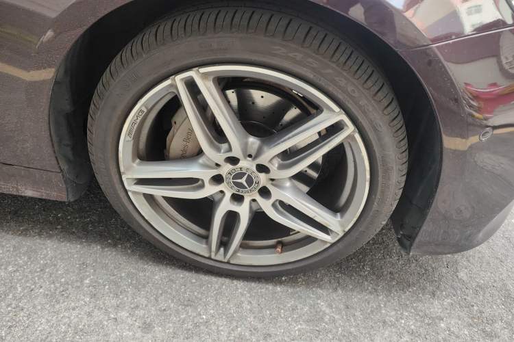 Used Mercedes-Benz E-Class 2017 E 200 4MATIC Coupe Right Front Wheel Hub