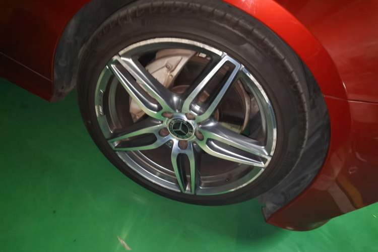 Used Mercedes-Benz E-Class 2017 E 200 Coupe Right Front Wheel Hub