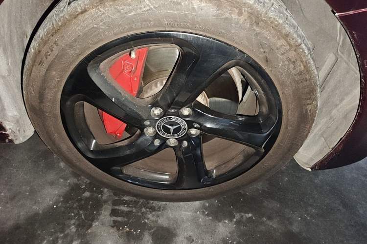 Used Mercedes-Benz E-Class 2017 E 300 L Sport Luxury Edition Right Front Wheel Hub