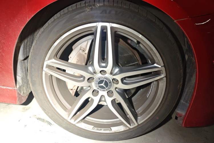 Used Mercedes-Benz E-Class 2017 E 200 Coupe Right Front Wheel Hub