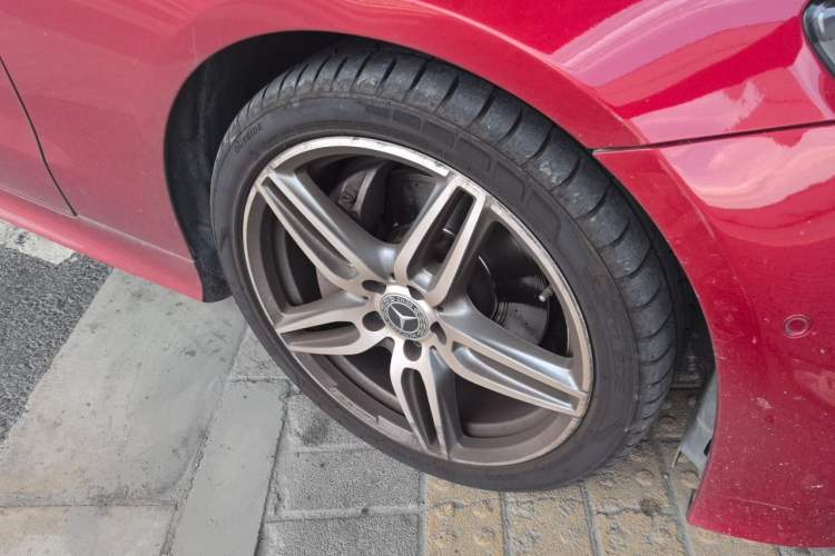 Used Mercedes-Benz E-Class 2017 E 200 4MATIC Coupe Right Front Wheel Hub