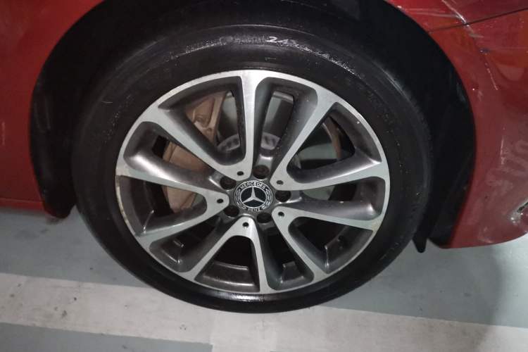 Used Mercedes-Benz E-Class 2017 E 300 L Luxury Model Right Front Wheel Hub