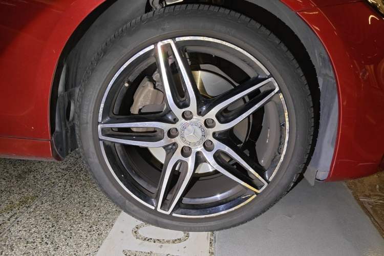 Used Mercedes-Benz E-Class 2017 E 200 Sport 4MATIC Right Front Wheel Hub