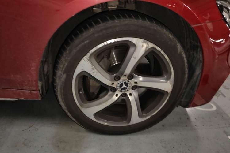 Used Mercedes-Benz E-Class 2017 E 300 L Sport Luxury Edition Right Front Wheel Hub