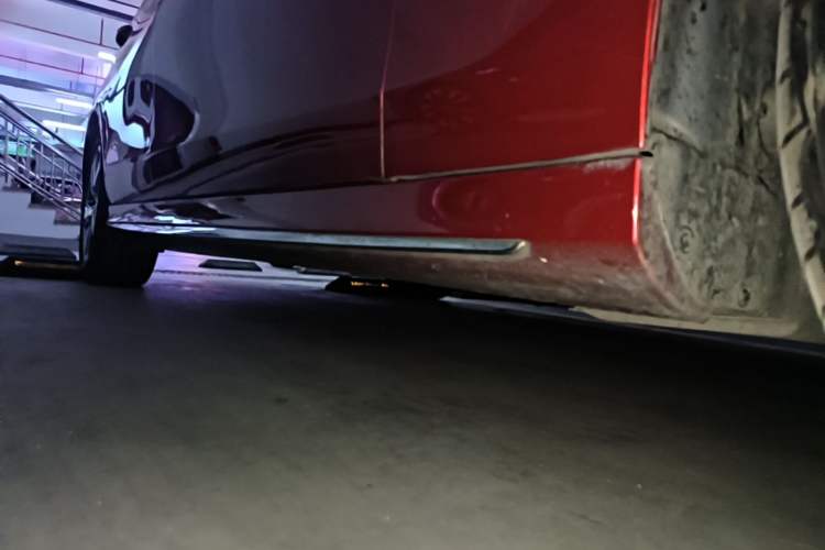 Used Mercedes-Benz E-Class 2017 E 300 L Sport Luxury Edition Right Side Sill