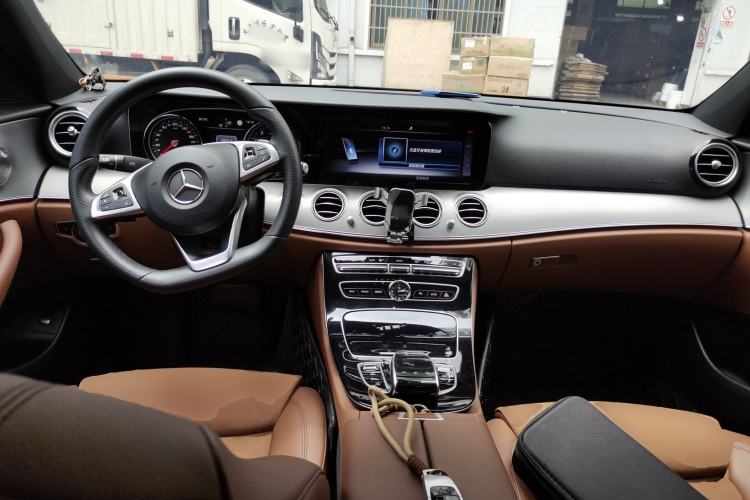 Used Mercedes-Benz E-Class 2017 Facelift E 200 Sport 4MATIC Center Console