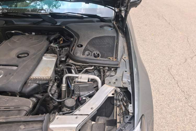 Used Mercedes-Benz E-Class 2017 E 300 Coupe Engine Bay Left