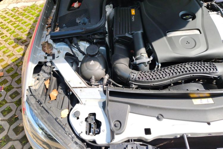 Used Mercedes-Benz E-Class 2017 E 200 Coupe Engine Bay Right