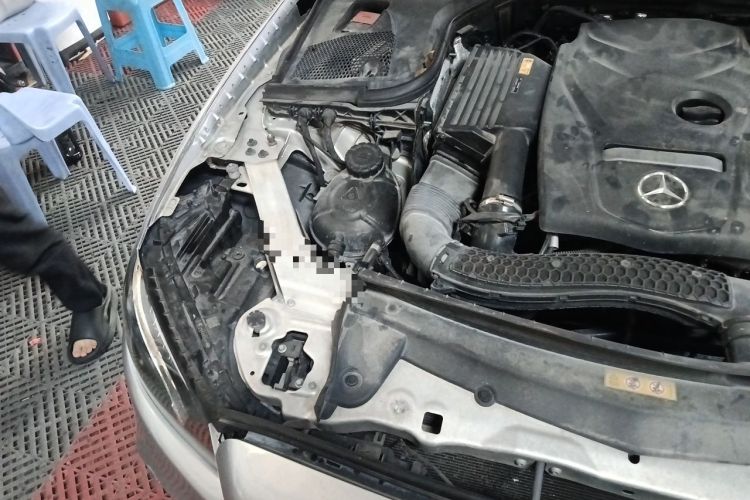 Used Mercedes-Benz E-Class 2017 E 300 L Sport Luxury Edition Engine Bay Right
