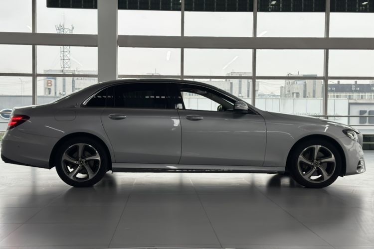 Used Mercedes-Benz E-Class 2017 E 300 L Sporty and Stylish Model Exterior 3