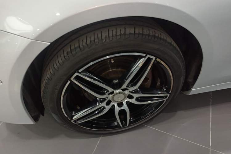 Used Mercedes-Benz E-Class 2017 E 200 Sport 4MATIC Exterior 4
