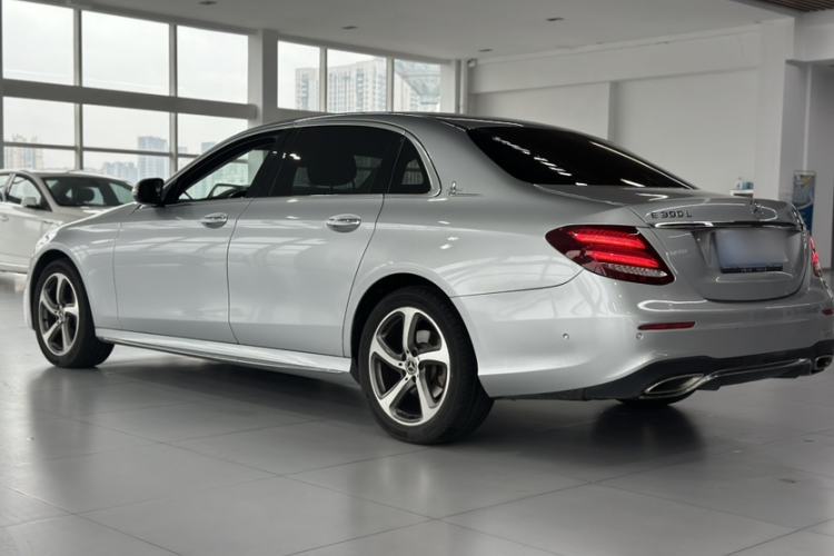 Used Mercedes-Benz E-Class 2017 E 300 L Sporty and Stylish Model Exterior 4
