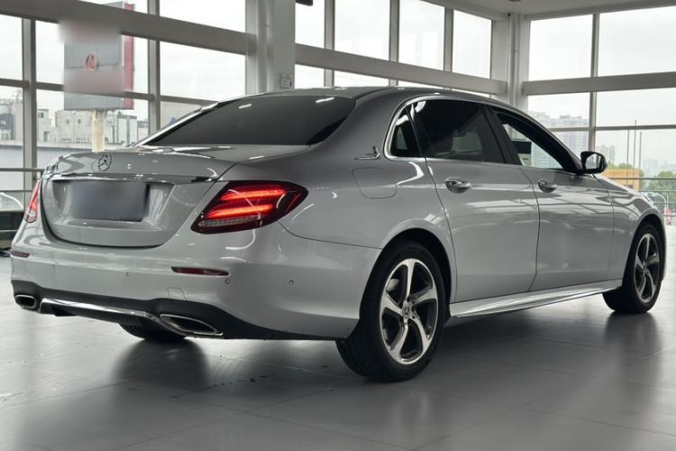 Used Mercedes-Benz E-Class 2017 E 300 L Sporty and Stylish Model Exterior 6