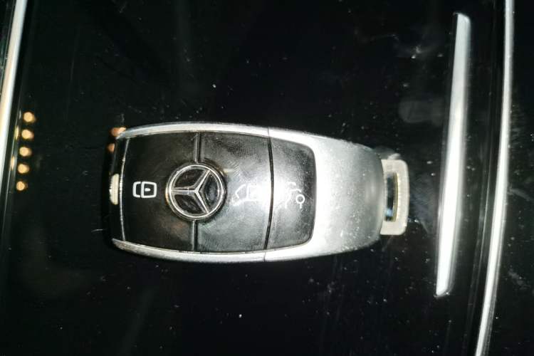 Used Mercedes-Benz E-Class 2017 E 300 L Sporty and Stylish Model Interior 1