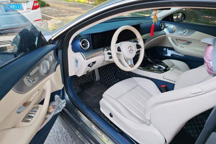 Used Mercedes-Benz E-Class 2017 E 200 Coupe Interior 3