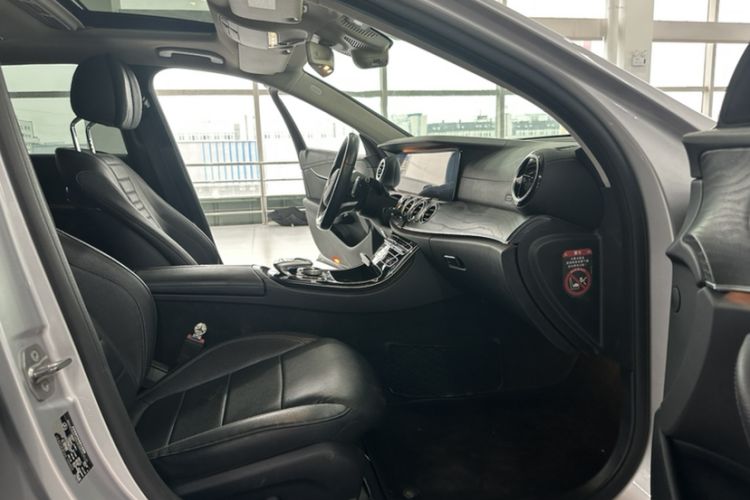 Used Mercedes-Benz E-Class 2017 E 300 L Sporty and Stylish Model Interior 4