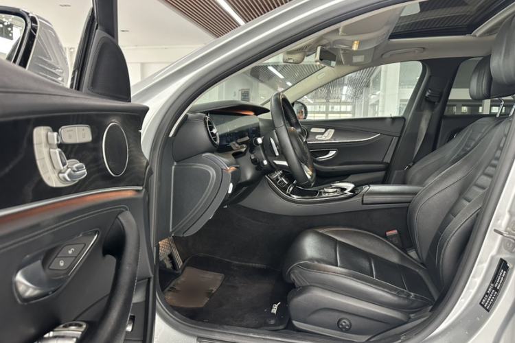 Used Mercedes-Benz E-Class 2017 E 300 L Sporty and Stylish Model Interior 9