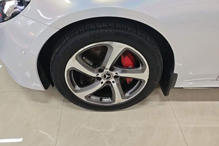 Used Mercedes-Benz E-Class 2017 E 300 L Sporty and Stylish Model Left Front Wheel Hub