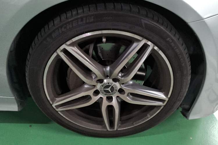 Used Mercedes-Benz E-Class 2017 E 200 Coupe Right Front Wheel Hub