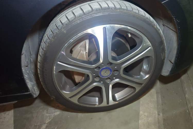 Used Mercedes-Benz E-Class 2017 E 300 L Sporty and Stylish Model Right Front Wheel Hub