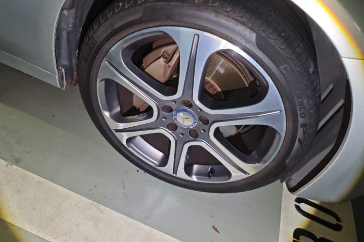 Used Mercedes-Benz E-Class 2017 E 300 L Sport Luxury Edition Right Front Wheel Hub