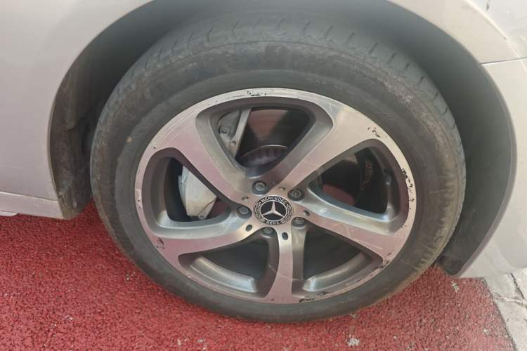 Used Mercedes-Benz E-Class 2017 E 300 L Sporty and Stylish Model Right Front Wheel Hub
