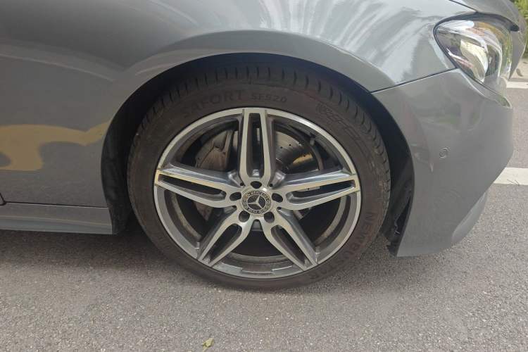 Used Mercedes-Benz E-Class 2017 E 200 4MATIC Coupe Right Front Wheel Hub