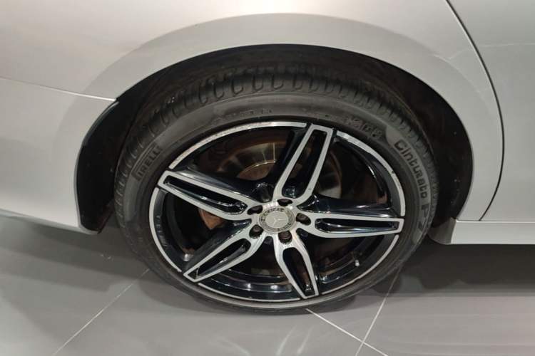 Used Mercedes-Benz E-Class 2017 E 200 Sport 4MATIC Right Rear Wheel Hub