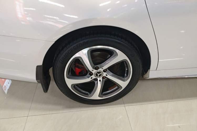 Used Mercedes-Benz E-Class 2017 E 300 L Sporty and Stylish Model Right Rear Wheel Hub