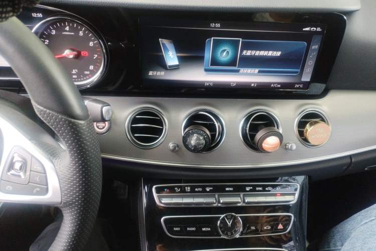 Used Mercedes-Benz E-Class 2017 E 200 Sport 4MATIC Audio And AC Panel