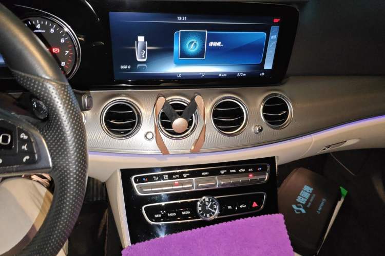 Used Mercedes-Benz E-Class 2017 E 200 Sport 4MATIC Audio And AC Panel