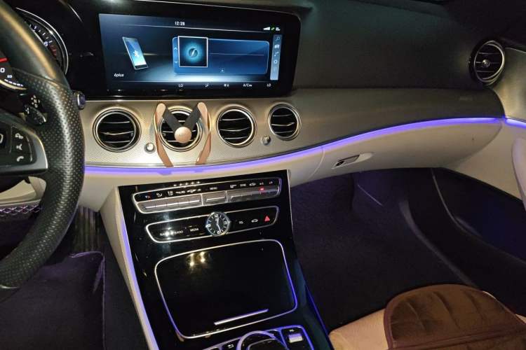 Used Mercedes-Benz E-Class 2017 E 200 Sport 4MATIC Audio And AC Panel