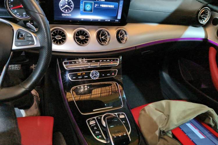 Used Mercedes-Benz E-Class 2017 E 200 4MATIC Coupe Audio And AC Panel