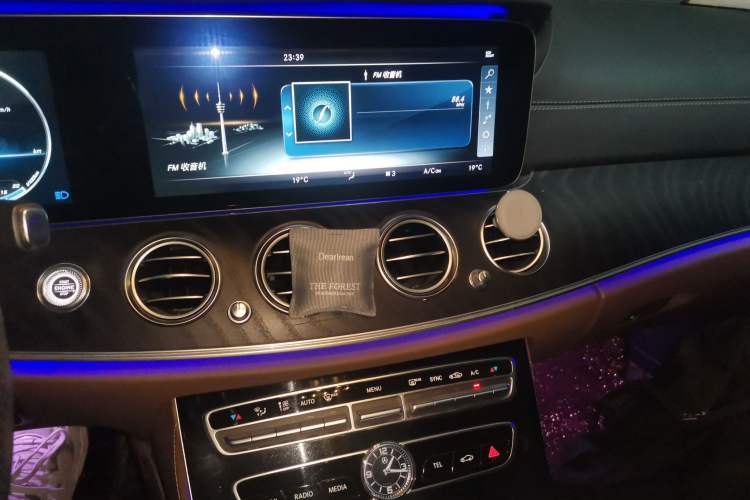 Used Mercedes-Benz E-Class 2017 E 200 L Sport 4MATIC Audio And AC Panel