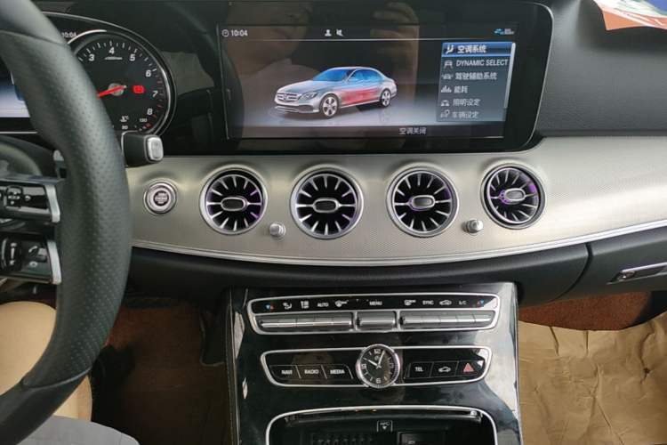 Used Mercedes-Benz E-Class 2017 E 200 Sport 4MATIC Audio And AC Panel