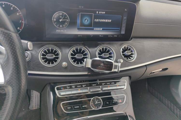 Used Mercedes-Benz E-Class 2017 E 200 L 4MATIC Audio And AC Panel