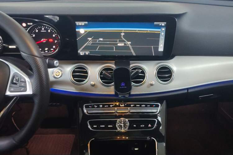 Used Mercedes-Benz E-Class 2017 E 200 Sport 4MATIC Audio And AC Panel