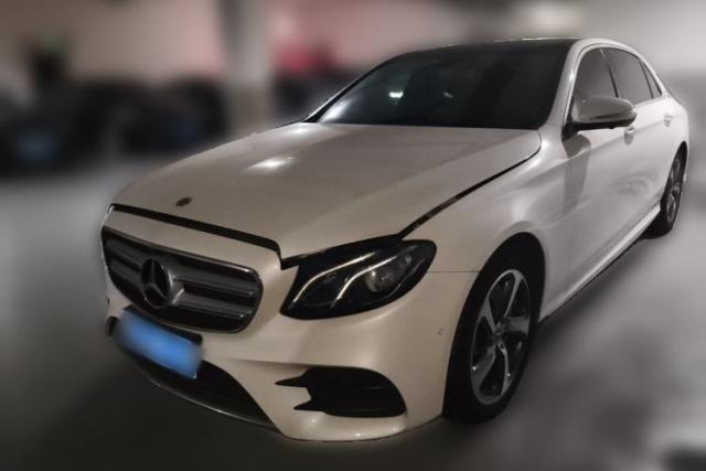 Ojetý Mercedes-Benz E-Class 2017 E 300 L Sport Luxury Edition