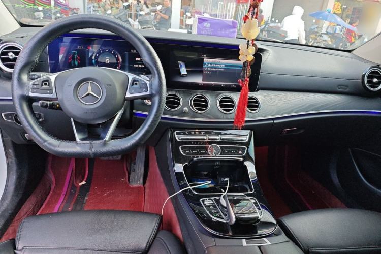 Used Mercedes-Benz E-Class 2017 E 200 L Sport 4MATIC Center Console