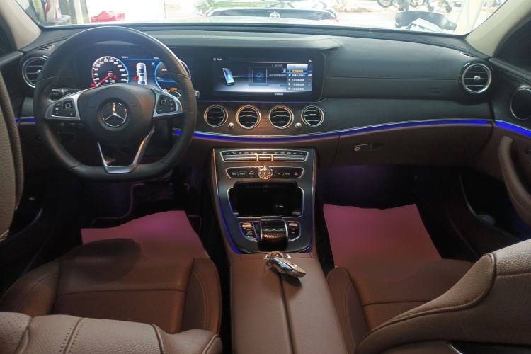 Used Mercedes-Benz E-Class 2017 E 300 L Sport Luxury Edition Center Console