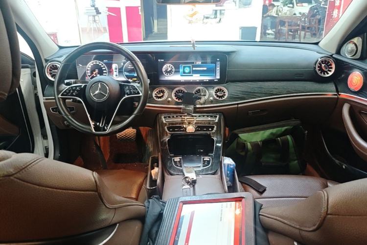 Used Mercedes-Benz E-Class 2017 E 300 L Sport Luxury Edition Center Console