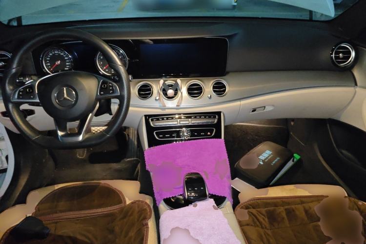 Used Mercedes-Benz E-Class 2017 E 200 Sport 4MATIC Center Console