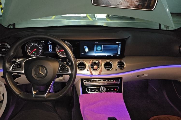 Used Mercedes-Benz E-Class 2017 E 200 Sport 4MATIC Center Console
