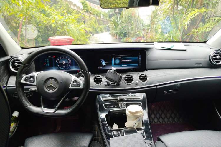 Used Mercedes-Benz E-Class 2017 E 200 L Sport 4MATIC Center Console