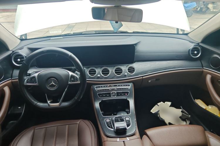 Used Mercedes-Benz E-Class 2017 E 200 L Sport 4MATIC Center Console