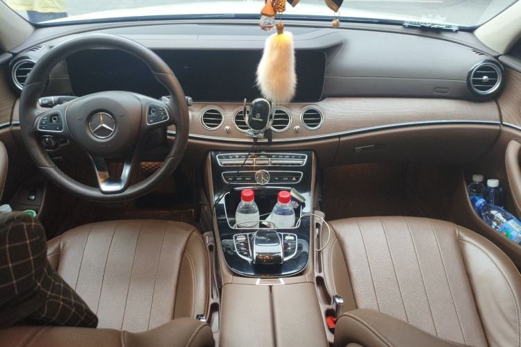 Used Mercedes-Benz E-Class 2017 E 300 L Luxury Model Center Console